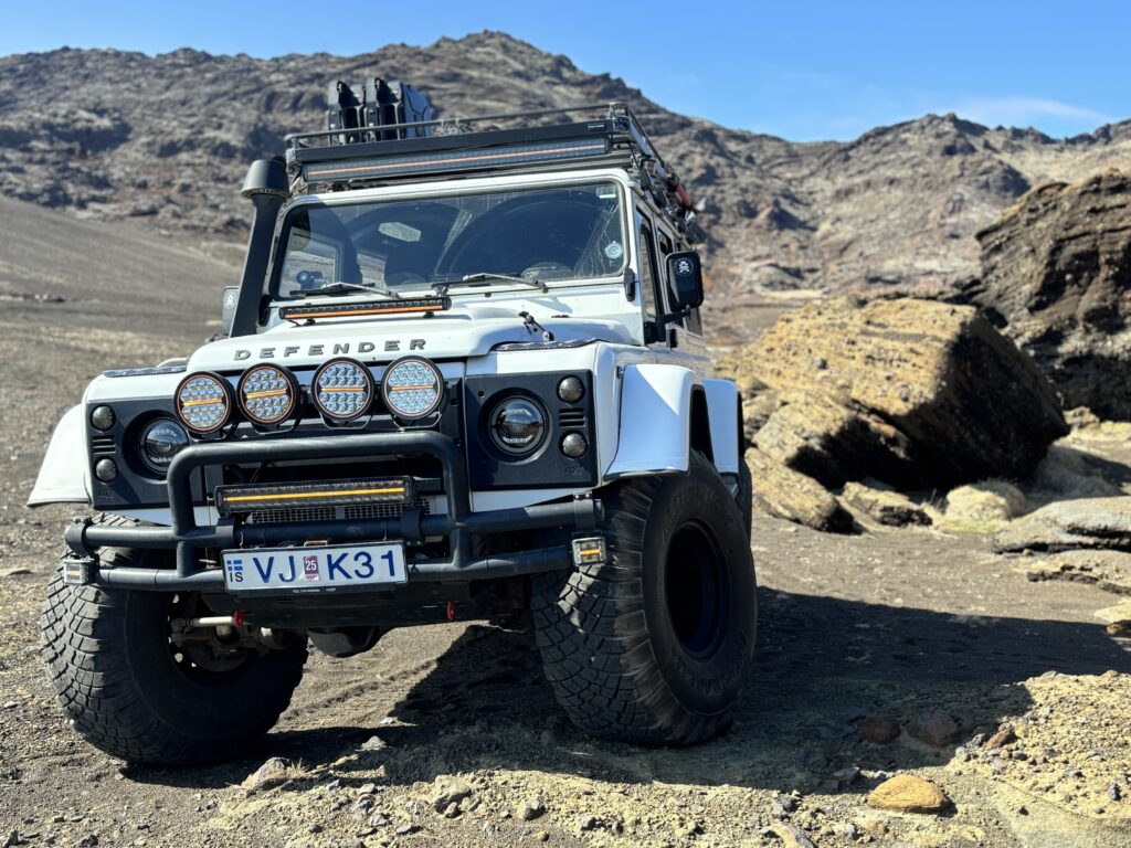 varen defender super jeep